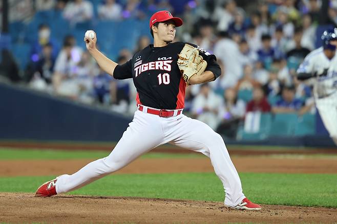 KIA 김태형이 대구삼성라이온즈파크에서 열린 2025 KBO리그 삼성전에 선발 등판해 힘차게 공을 던지고 있다. 사진 | KIA 타이거즈