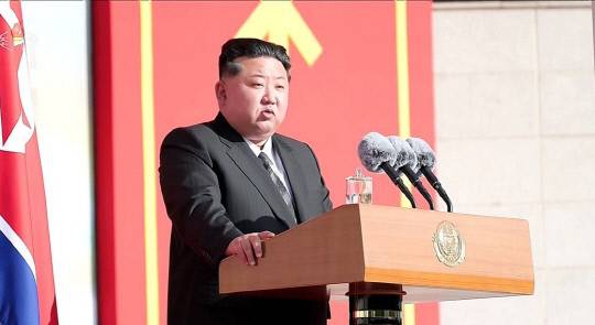 지난 4일 평양에서 열린 북한 무장장비전시회 '국방발전-2025' 개막식에서 김정은 북한 국무위원장이 연설하고 있다. 연합뉴스