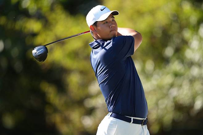 <yonhap photo-1666=""> JACKSON, MISSISSIPPI - OCTOBER 04: Tom Kim of South Korea plays his shot from the 14th tee during the third round of the Sanderson Farms Championship 2025 at The Country Club of Jackson on October 04, 2025 in Jackson, Mississippi. Raj Mehta/Getty Images/AFP (Photo by Raj Mehta / GETTY IMAGES NORTH AMERICA / Getty Images via AFP)/2025-10-05 06:47:07/ <저작권자 ⓒ 1980-2025 ㈜연합뉴스. 무단 전재 재배포 금지, AI 학습 및 활용 금지></yonhap>