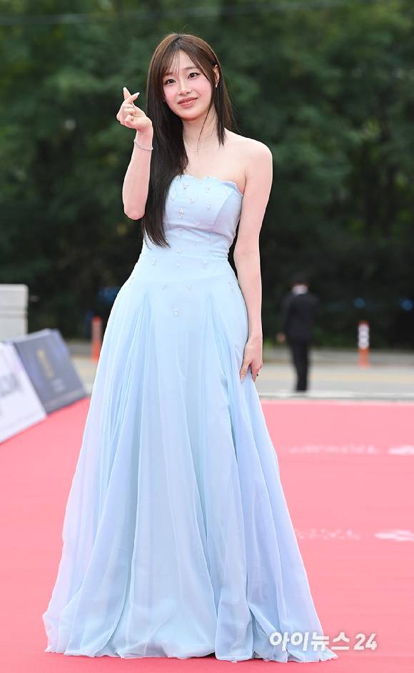 가수 츄가 2일 오후 서울 여의도 KBS홀에서 열린 '서울드라마어워즈 2025' 레드카펫 행사에 참석하고 있다. [사진=곽영래 기자]