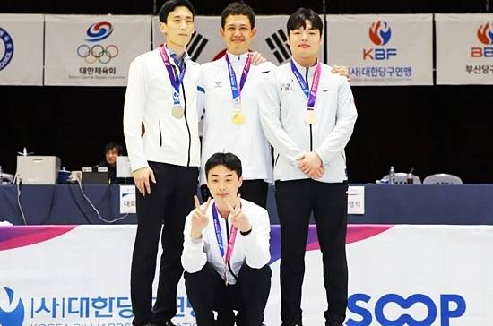 제106회 전국체육대회 당구종목 남자포켓10볼 입상자. (왼쪽부터) 은메달 권호준, 금메달 유스우, 동메달 김수웅 현웅규.  (사진=대한당구연맹)