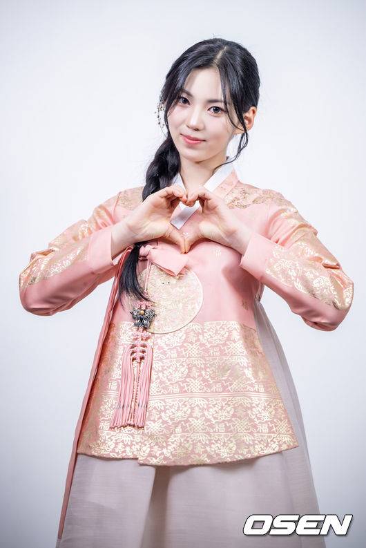 [OSEN=최규한 기자] 그룹 이프아이 미유 한복 인터뷰. 2025.10.04 / dreamer@osen.co.kr