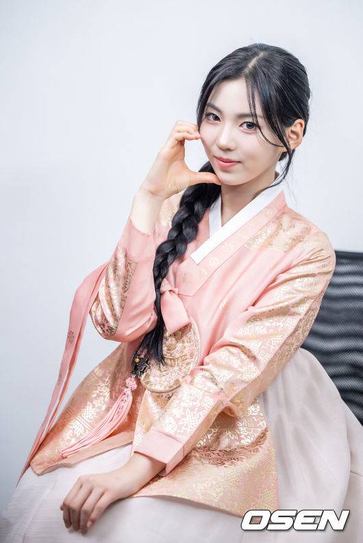 [OSEN=최규한 기자] 그룹 이프아이 미유 한복 인터뷰. 2025.10.04 / dreamer@osen.co.kr