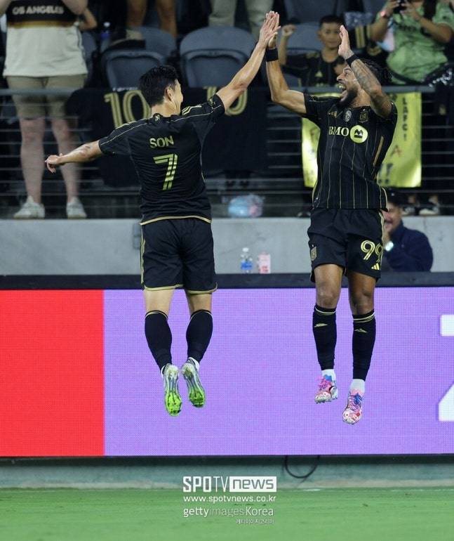 ▲ 부앙가는 시즌 23골로 메시를 한 골 차로 추격하고 있다. 만약 득점왕 경쟁에서 부앙가가 메시를 넘어선다면, 그 배후에는 손흥민이라는 이름이 반드시 남게 될 것이다. 손흥민은 상을 놓쳤지만, MLS 9월의 진짜 주인공은 여전히 그였다.