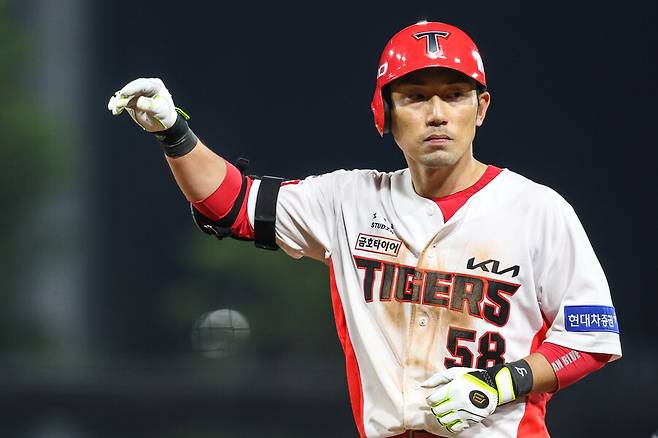 ▲ 2024년 팀의 통합 우승에 힘을 보탠 서건창은 올 시즌 1군 경쟁에서 완전히 밀리며 위기를 맞이했다 ⓒKIA타이거즈