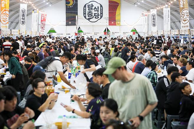 ▲ 올해 탈춤축제에는 연인원 160만 명이 방문하며 사상 최대 관람객 기록을 세웠다.