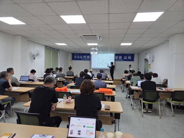 가람과사람 서창익 대표는 리빙랩 연구원들이 2026년에도 ESG 자격과 AI 역량을 바탕으로, 각종 공모사업에 적극 도전하여 지속가능한 자립형 마을 모델을 체계적으로 준비해 나가겠다고 강조했다.
