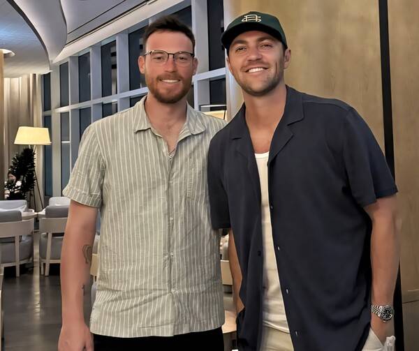 (왼쪽부터) KIA 외국인 투수 올러, 네일. 둘이 다정하게 사진을 찍었다. (사진=제임스 네일 SNS)