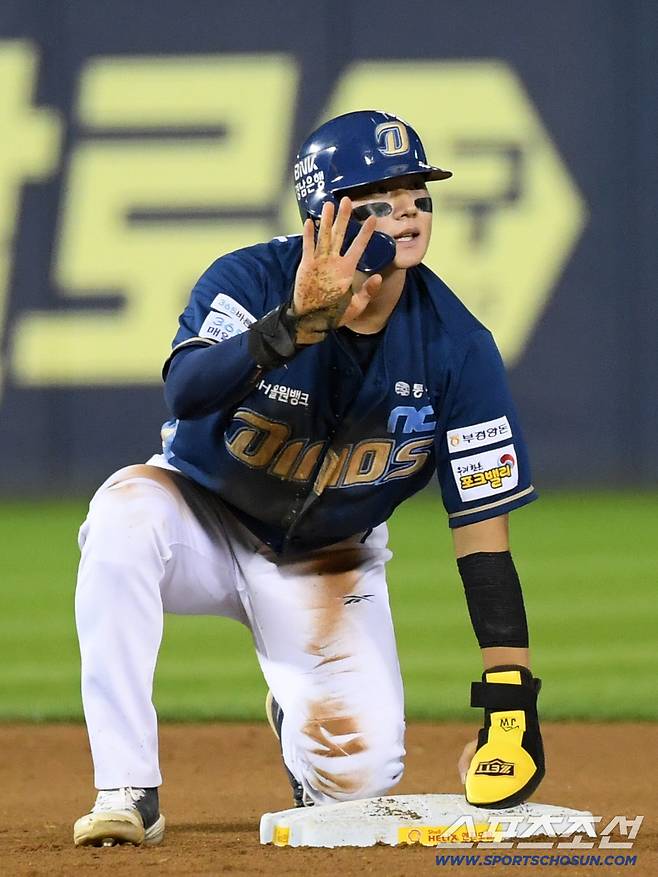 1일 잠실구장에서 열린 LG 트윈스와 NC 다이노스의 경기. 3회초 1사 1루 NC 김주원이 2루를 훔치고 있다. 잠실=박재만 기자 pjm@sportschosun.com/2025.10.01/