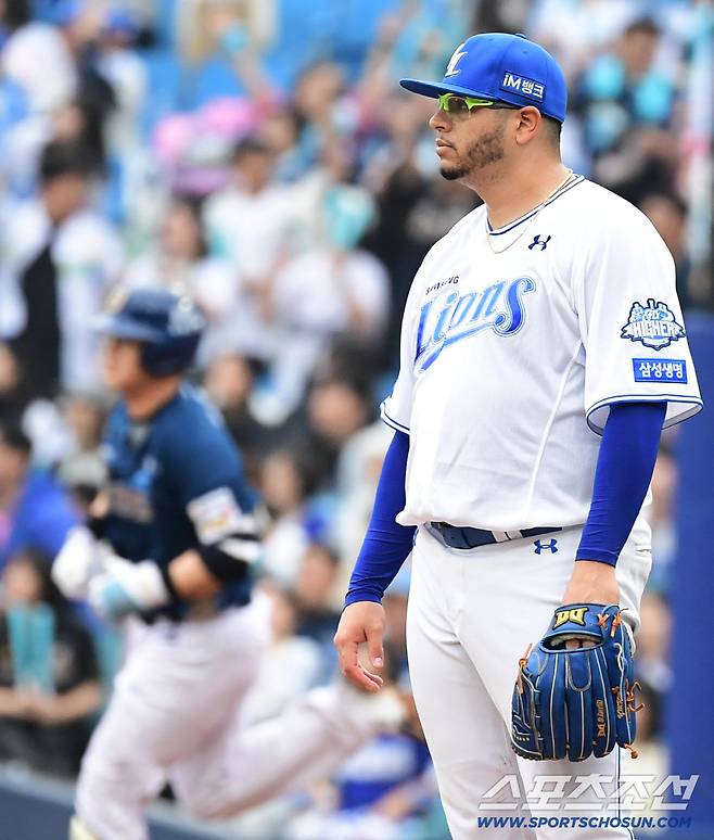 6일 대구 삼성라이온즈파크에서 열린 NC와 삼성의 와일드카드 1차전. 5회초 NC 김형준이 삼성 후라도를 상대로 솔로홈런을 날렸다. 홈런을 허용한 후라도. 대구=송정헌 기자songs@sportschosun.com/2025.10.06/