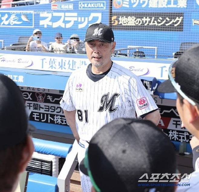 지바 롯데는 올 시즌 퍼시픽리그 꼴찌로 시즌을 마감했다. 지바 롯데를 2023~2024년 2년 연속 포스트시즌으로 이끌었던 요시이 감독은 "기회가 된다면 다시 팀을 지휘하고 싶다"라고 했다. 사진캡처=지바 롯데 마린즈 SNS