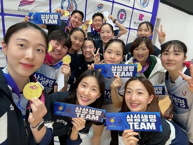 부산 전국체전 여자일반부 단체전에서 2연패를 달성한 삼성생명. 길영아 감독 제공