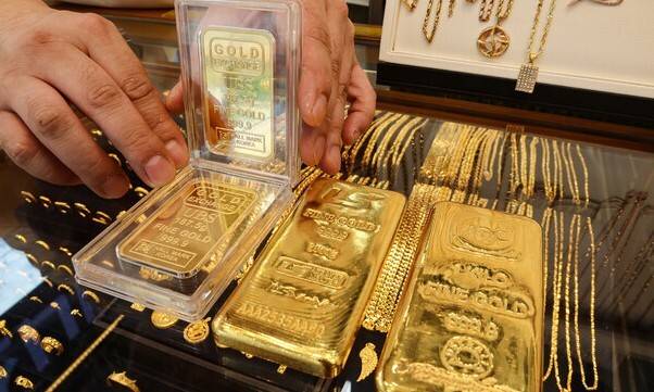 서울 종로구 한 보석상에 놓인 골드바와 금 제품들. 연합뉴스