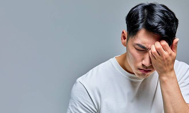 안구건조증은 단순한 ‘눈의 피로’가 아니라 눈물막의 균형이 깨져 생기는 것이다. 게티이미지뱅크