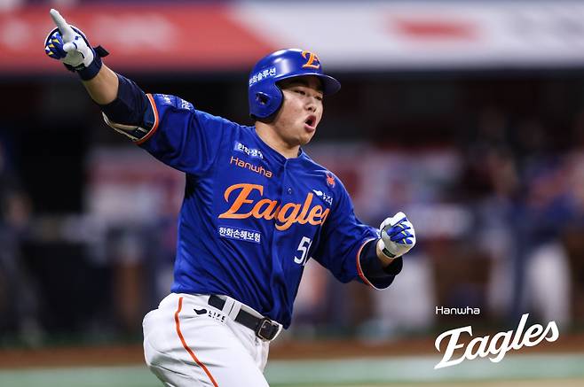 '결승포로 한화 3연승 견인' 문현빈 "역으로 직구 대비...맞는 순간 홈런 직감" [IS 포토]