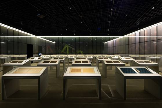 『삼청첩』의 56면이 전시되고 있는 '삼청도도'의 1부 전시장.[사진 대구간송미술관]