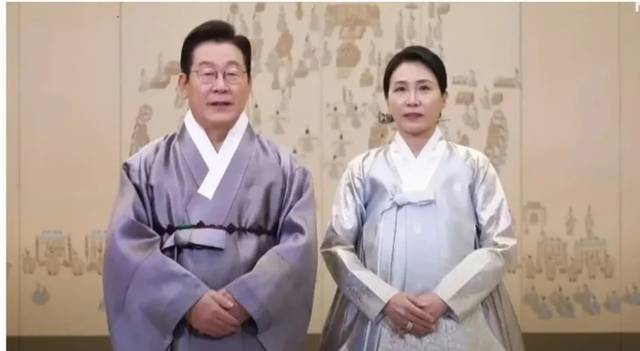 ▲ 이재명 대통령 부부가 4일 추석 인사 영상을 공개했다. 케이(K)티브이 국민방송 유튜브 캡처