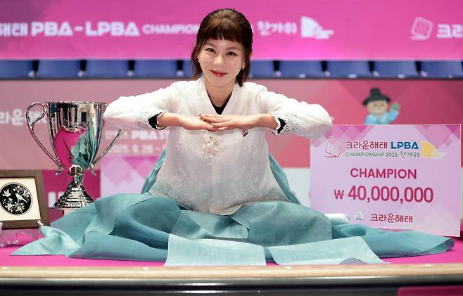 LPBA 통산 17번째 우승을 차자힌 김가영이 결승전 경기력에 대한 아쉬움을 토로했다. 사진은 지난 5일 경기 고양킨텍스 PBA스타디움에서 열린 2025-26시즌 5차 투어 크라운해태 PBA-LPBA 챔피언십 한가위 LPBA 결승전에서 우승을 차지한 김가영의 모습. /사진=프로당구협회(PBA) 제공