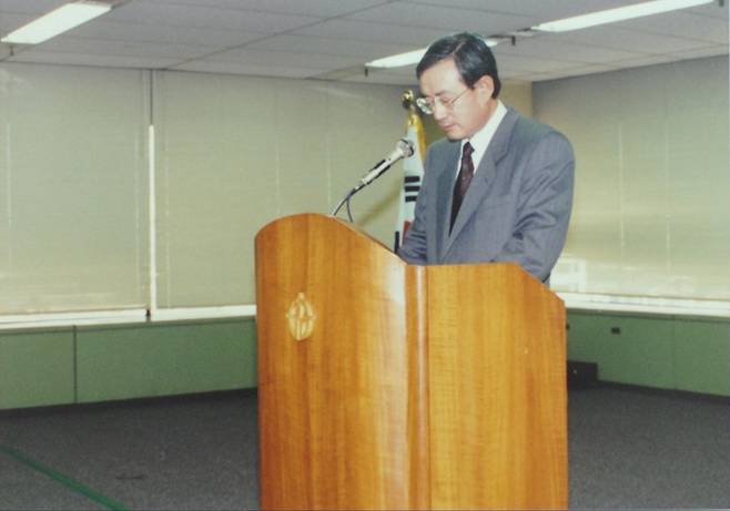 고려아연 종무식에서 직원들에게 격려인사를 전하는 故최창걸 명예회장[고려아연 제공]