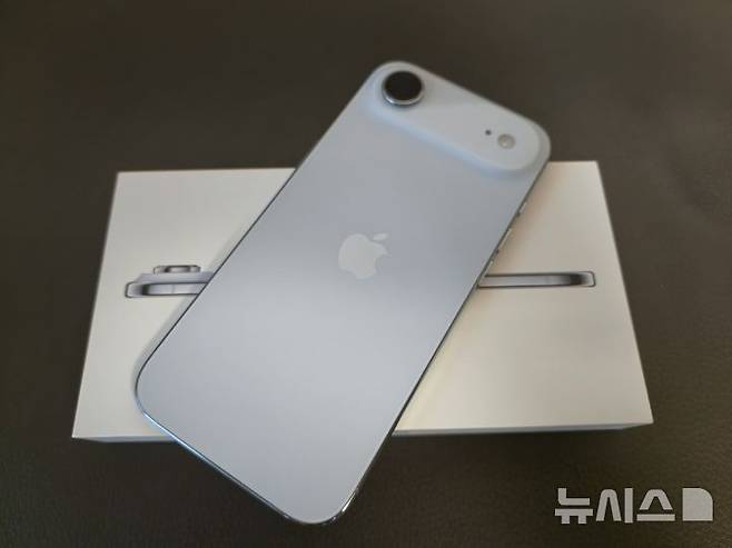 [서울=뉴시스]아이폰 에어. (사진=윤현성 기자)