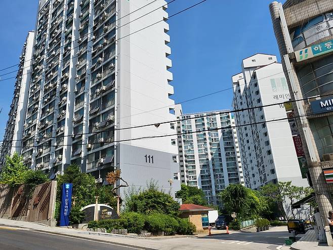 서울 성동구 옥수동의 옥수삼성아파트. 2024년 7월 전용면적 59㎡은 12억원대에 거래됐지만 최근엔 17억원대에 거래됐다. 양다훈 기자