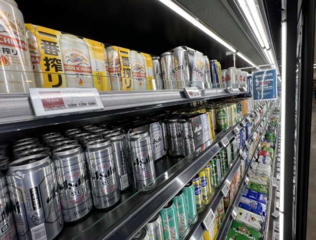 대형마트에 진열된 맥주, 연합뉴스