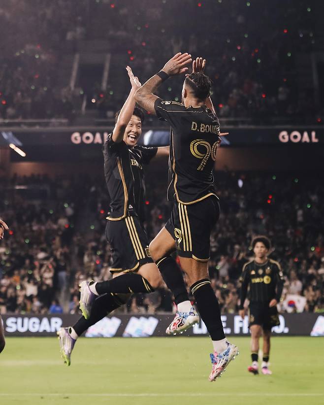 LAFC 손흥민(왼쪽)이 지난달 22일 솔트레이크전에서 골을 성공시킨 후 부앙가와 세리머니하고 있다. LAFC SNS 캡처