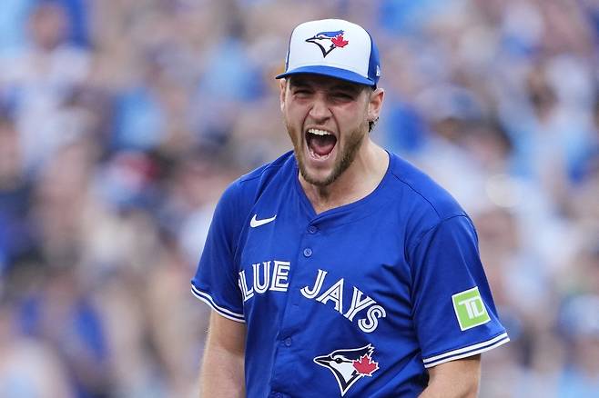 토론토 트레이 예새비지가 6일 뉴욕 양키스전에서 10번째 삼진을 잡아낸 뒤 포효하고 있다. AFP연합뉴스