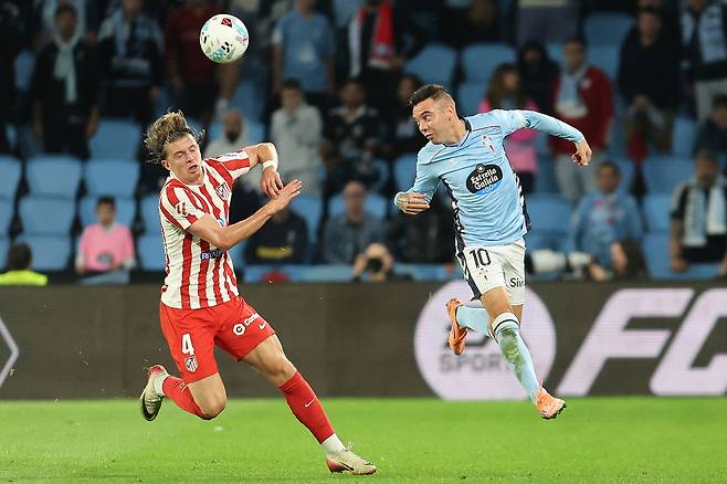 셀타 비고 아스파스가 6일 아틀레티코 마드리드전에서 헤더 패스를 하고 있다. EPA연합뉴스