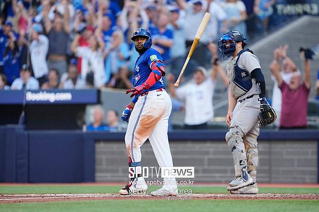 ▲ 게레로 주니어는 1차전 홈런에 이어 2차전에서는 화끈한 만루 홈런으로 양키스를 무너뜨렸다