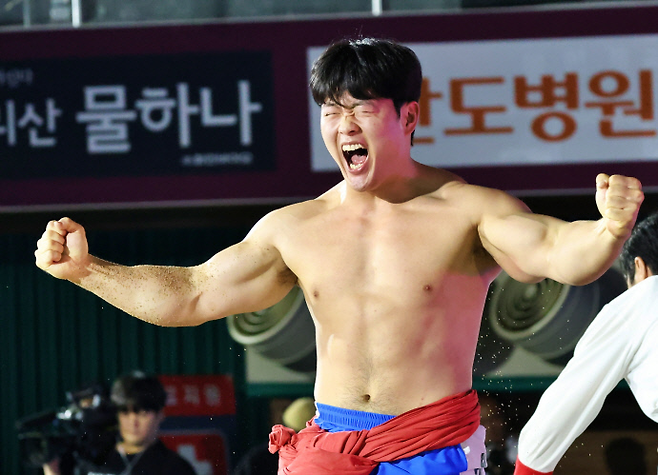 박민교(용인시청)가 2025 울주 추석장사씨름대회 한라급에서 준우승을 차지했다. 사진은 지난 8월 열린 영동세계국악엑스포장사씨름대회 우승 모습.