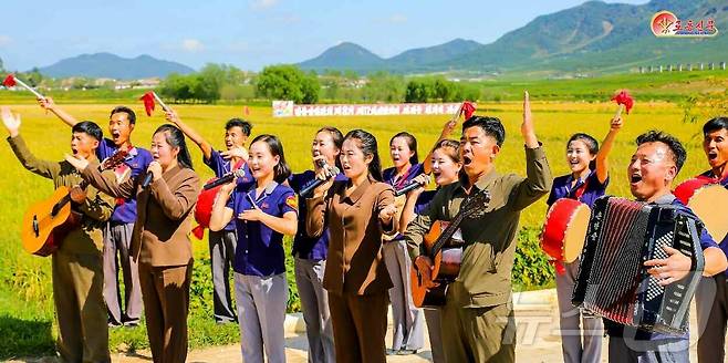 (평양 노동신문=뉴스1) = 북한 노동당 기관지 노동신문은 3일 "농사결속을 성과적으로 하여 당창건 80돐(주년)을 맞는 올해를 빛나게 장식하려는 연안군 당위원회의 사상공세는 날이 갈수록 더욱 강화되고 있다＂고 보도했다. [국내에서만 사용가능. 재배포 금지. DB 금지. For Use Only in the Republic of Korea. Redistribution Prohibited] rodongphoto@news1.kr