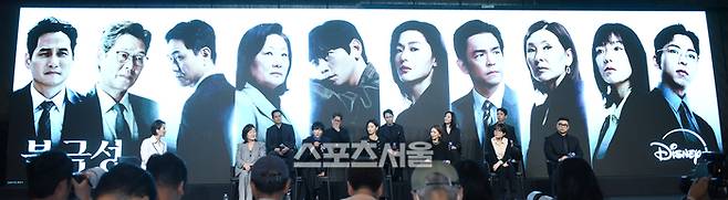 강동원이 지난달 2일 서울 종로구 포시즌스 호텔에서 열린 디즈니 플러스 오리지널 시리즈 ‘북극성’ 제작발표회에서 사회자의 질문에 답하고 있다. 사진 | 최승섭기자 thunder@sportsseoul.com