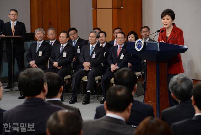 2015년 1월 12일 박근혜 대통령이 청와대 춘추관에서 열린 신년 구상 발표 및 내외신 기자회견을 하고 있다. 한국일보 자료사진