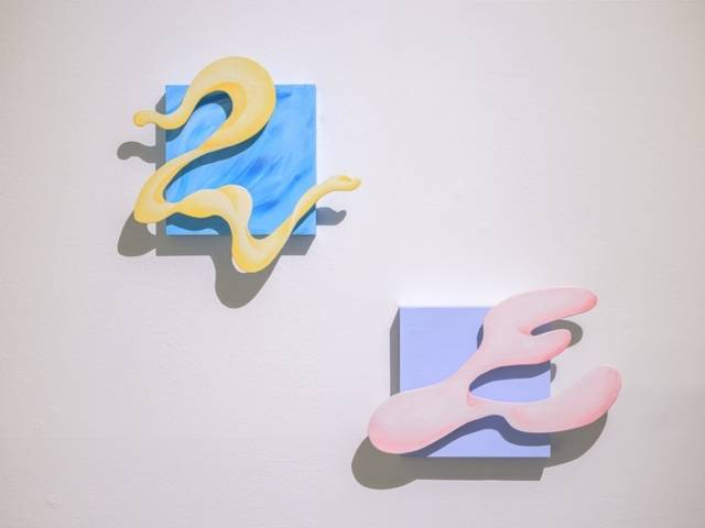 ▲ 윤지현 작 ‘한결’(좌측), ‘한 조각’(우측)