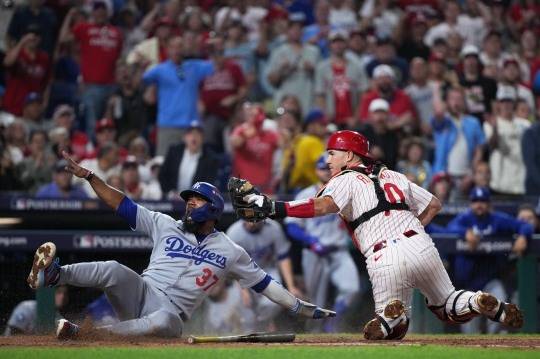 에르난데스, 과감한 홈 쇄도. 사진(필라델피아 AP=연합뉴스)