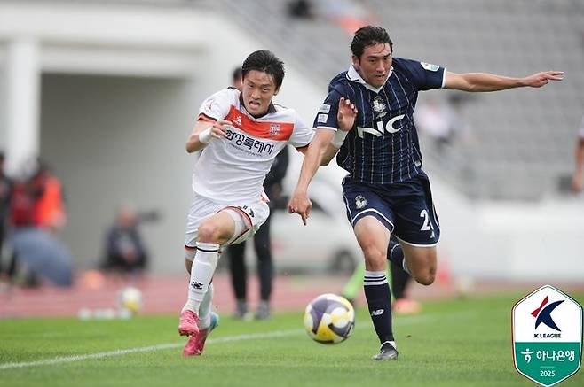 [서울=뉴시스] 프로축구 K리그2 화성FC 임창석, 서울이랜드FC 박경배. (사진=한국프로축구연맹 제공) *재판매 및 DB 금지