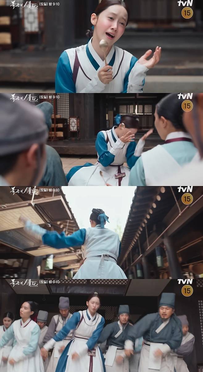 엄 숙수가 빚은 석탄주를 마신 연지영은 만취해 '컴백홈'을 부르며 '망운록'의 행방을 애타게 찾는다. '폭군의 셰프' 캡처