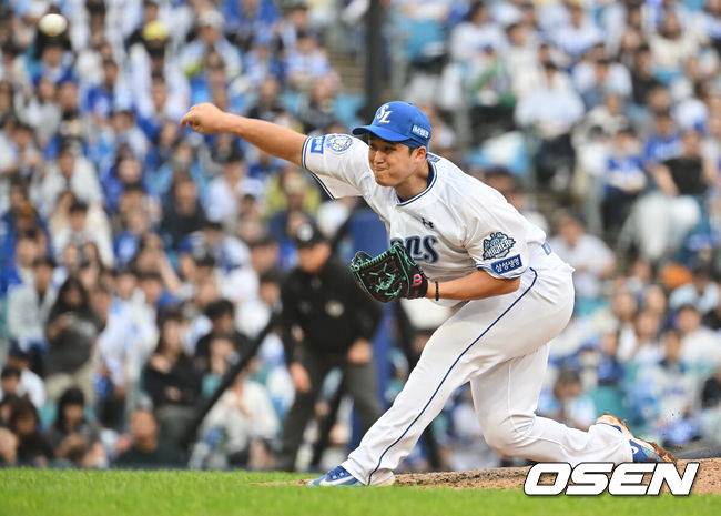 [OSEN=대구, 이석우 기자] 6일 대구 삼성라이온즈파크에서 2025 신한 SOL뱅크 KBO 와일드카드 결정전 삼성 라이온즈와 NC 다이노스의 경기가 열렸다. 홈팀 삼성은 후라도가 방문팀 NC는 구창모가 선발 투수로 출전했다.삼성 라이온즈 최원태가 역투하고 있다. 2025.10.06 / foto0307@osen.co.kr