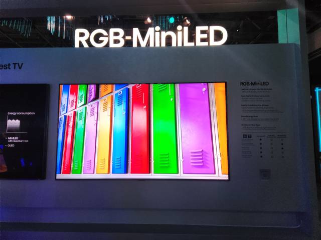 중국 가전업체 하이센스의 IFA 2025 부스에 RGB 미니 LED TV가 전시돼 있다. 노우리 기자