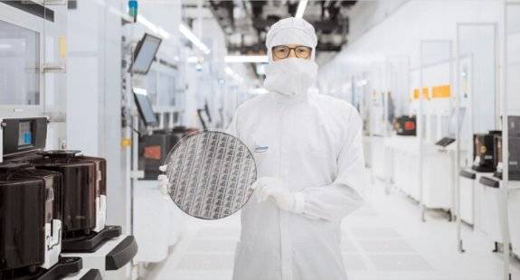 독일 인피니온이 추진 중인 300mm 질화갈륨(GaN) 웨이퍼 생산라인. 기존 대비 생산성을 크게 높여 글로벌 공급망 주도권 확보에 나섰다. Semiconductor Today