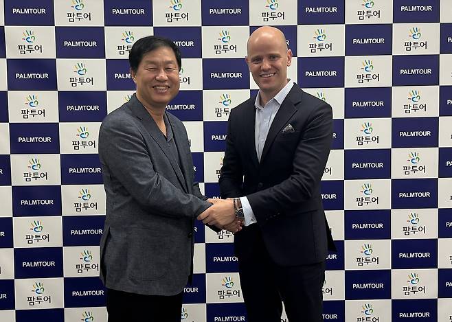 지난 9월 23일 팜투어 서울 본사를 방문한 콘래드 코사무이의 마르코 총지배인. 사진제공|팜투어