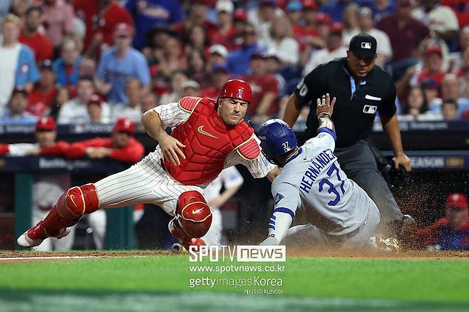 ▲ 다저스의 선취점으로 이어진 테오스카 에르난데스의 과감한 판단.