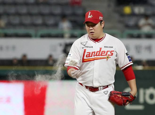 ▲ 캠프 당시 시즌 준비 방법을 바꾸는 모험을 단행한 이로운은 그 효과와 자신감에 힘입어 호성적으로 시즌을 마무리했다 ⓒSSG랜더스