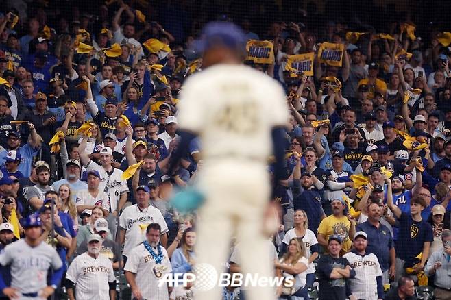 7일(한국 시각) 미국 위스콘신주 밀워키에 위치한 아메리칸 패밀리 필드에서 펼쳐진 밀워키 브루어스와 시카고 컵스의 2025 미국 프로야구 메이저리그(MLB) 포스트시즌 내셔널리그 디비전시리즈(NLDS) 2차전 모습. /AFPBBNews=뉴스1