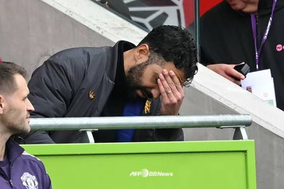 고개를 숙이는 후벵 아모림 맨체스터 유나이티드 감독. /AFPBBNews=뉴스1