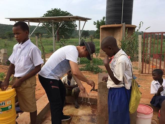 탄자니아 마을의 우물 [김영완 제공. 재판매 및 DB 금지]