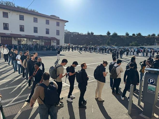 오픈AI 개발자 콘퍼런스에 늘어선 줄 [샌프란시스코=연합뉴스]