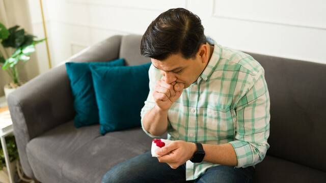 기침할 때 피가 나왔다면 피의 양과 상관없이 병원에서 검사를 받아봐야 한다┃출처: 게티이미지뱅크