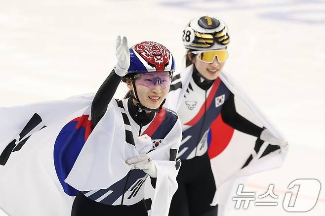 여자 대표팀 간판 최민정(왼쪽)과 김길리. /뉴스1 DB ⓒ News1 이승배 기자